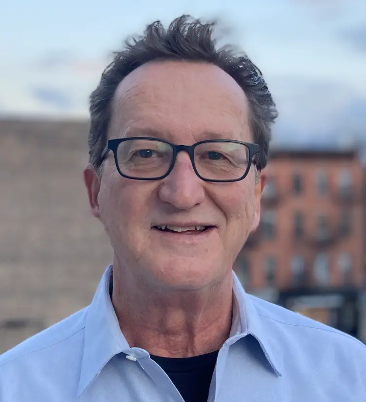 Dennis Kneale headshot